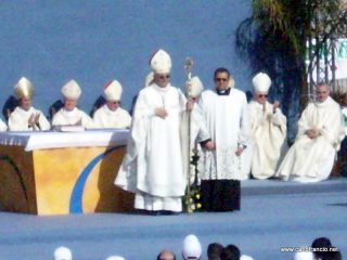 2008-05-17-Agrigento-Stadio-Esseneto-Arcivescovo_Franco_Montenegro